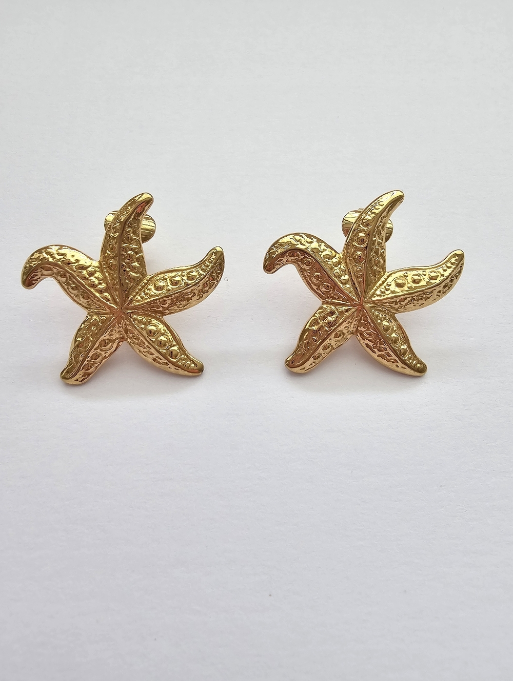 Vintage Sarah Coventry Gold Tone Starfish Clip On Earrings "Sea Star" 1977โ